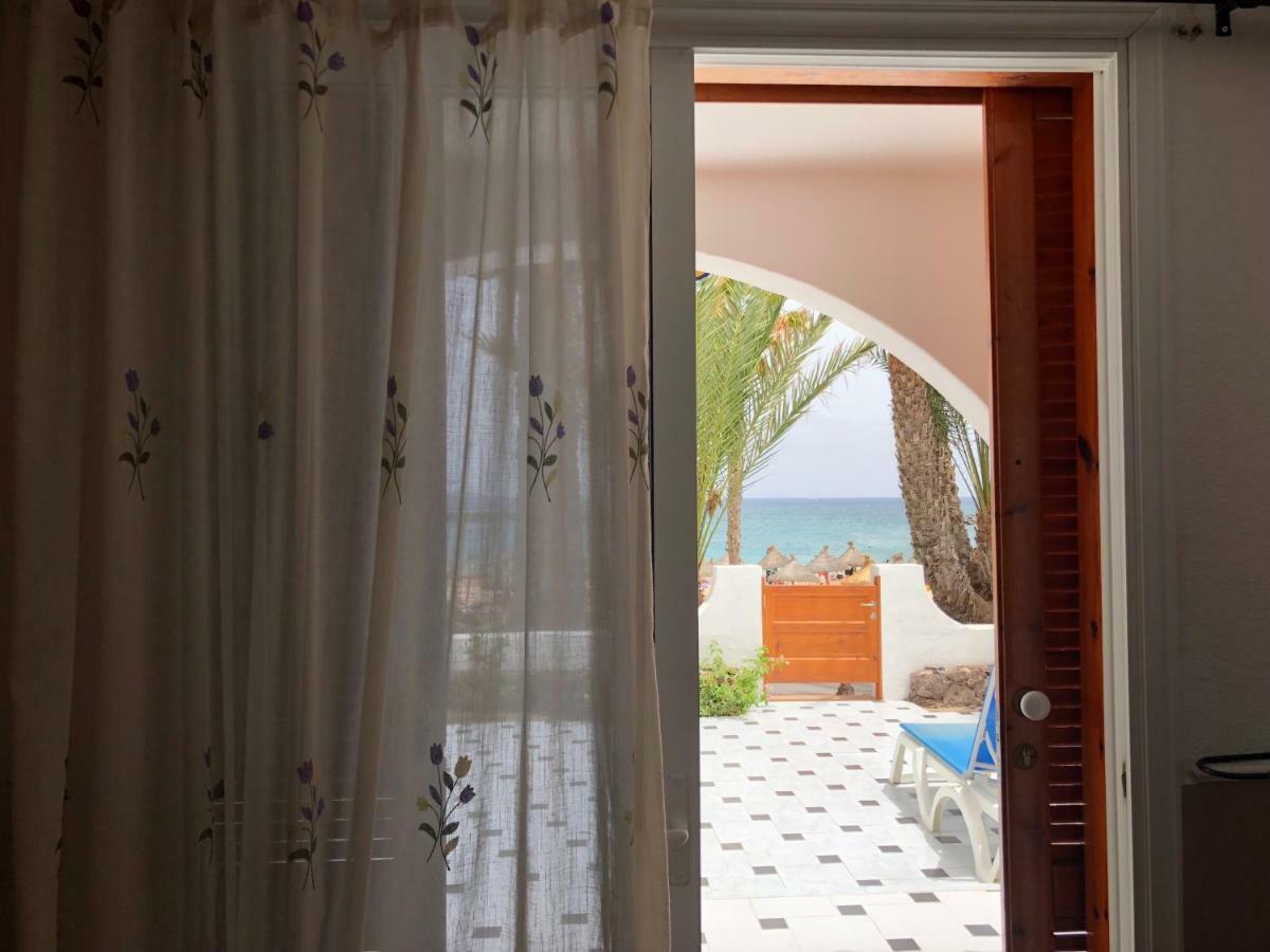 Beachfront Apartment アロナ エクステリア 写真
