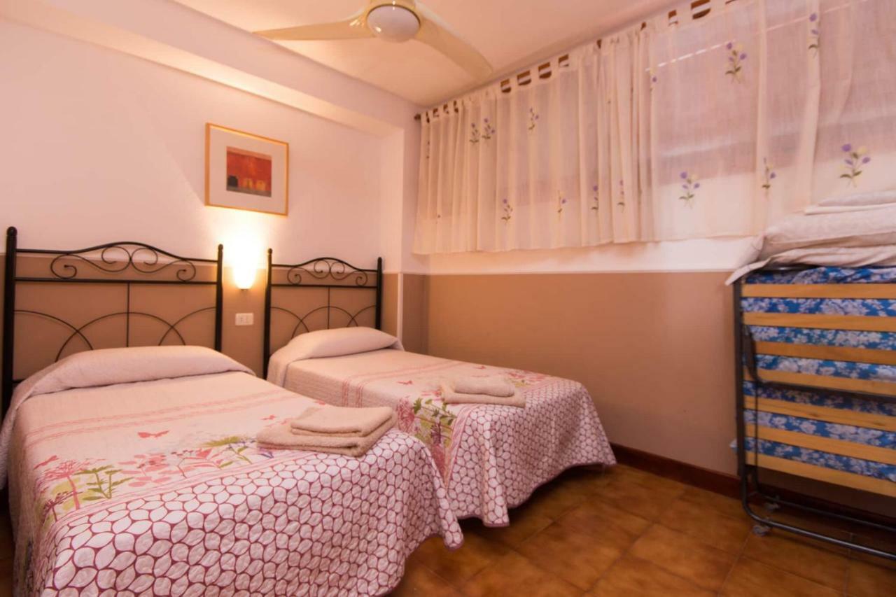 Beachfront Apartment アロナ エクステリア 写真